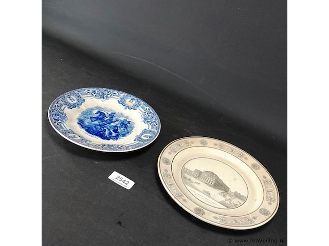 Paar oude porseleinen borden - afbeelding 1 van  5