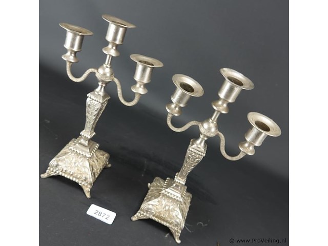 Paar oude verzilverde kandelaren - afbeelding 2 van  5