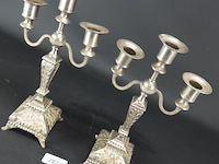 Paar oude verzilverde kandelaren - afbeelding 2 van  5