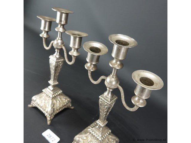 Paar oude verzilverde kandelaren - afbeelding 3 van  5