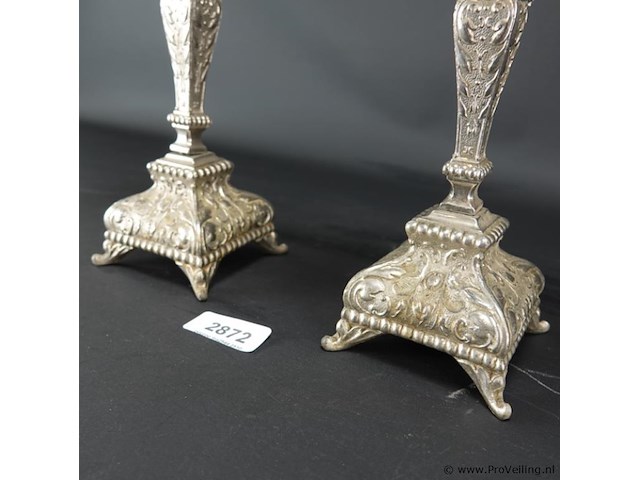 Paar oude verzilverde kandelaren - afbeelding 4 van  5