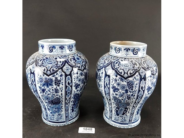 Paar oude/antieke kastvazen - afbeelding 1 van  5