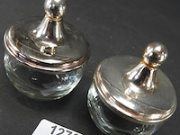 Paar potjes met verzilverde deksel - afbeelding 2 van  5