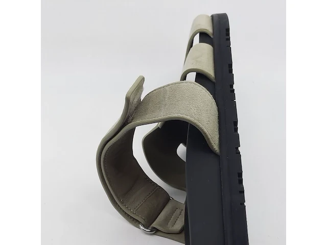 Paar sandalen - afbeelding 2 van  11