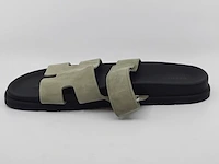 Paar sandalen - afbeelding 8 van  11