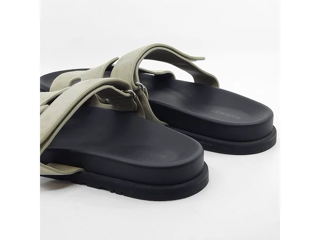 Paar sandalen - afbeelding 9 van  11