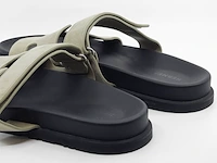 Paar sandalen - afbeelding 9 van  11