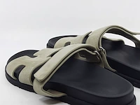 Paar sandalen - afbeelding 10 van  11