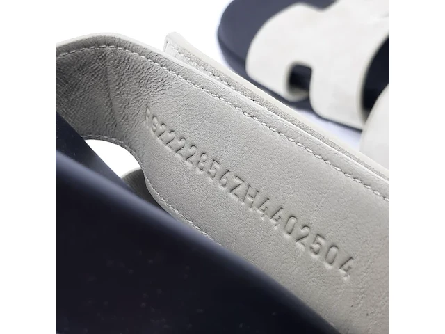 Paar sandalen - afbeelding 11 van  11