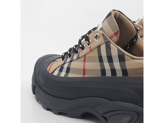 Paar schoenen, maat 36 1/2, burberry - afbeelding 9 van  11