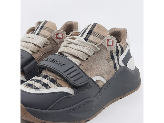 Paar schoenen, maat 36, burberry - afbeelding 6 van  12