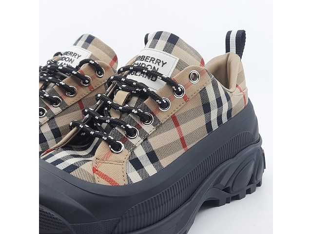 Paar schoenen, maat 36,5, burberry - afbeelding 5 van  11