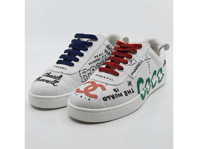 Paar schoenen, maat 37, chanel x pharrell, l c34877 - afbeelding 1 van  10