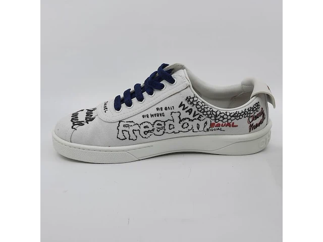 Paar schoenen, maat 37, chanel x pharrell, l c34877 - afbeelding 6 van  10