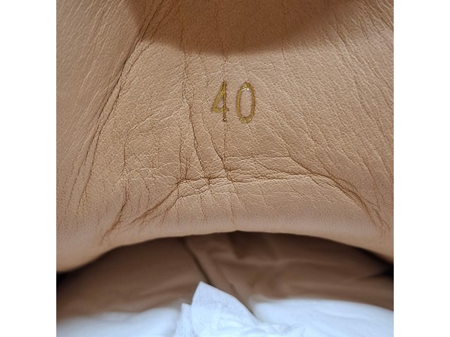 Paar schoenen, maat 40, louboutin - afbeelding 11 van  11