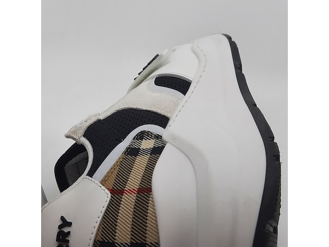 Paar schoenen, maat 41, burberry - afbeelding 2 van  12