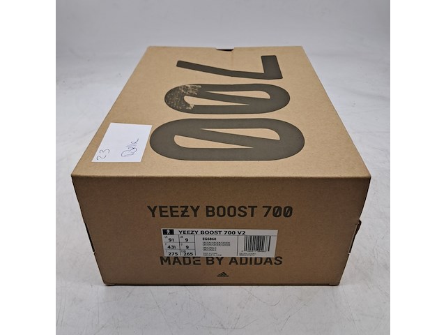 Paar schoenen, maat 43 1/3, adidas, yeezy 700 fw2499 - afbeelding 2 van  10