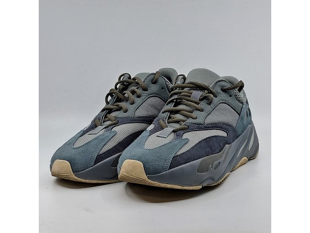 Paar schoenen, maat 43 1/3, adidas, yeezy 700 fw2499 - afbeelding 1 van  10