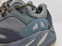 Paar schoenen, maat 43 1/3, adidas, yeezy 700 fw2499 - afbeelding 4 van  10