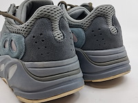 Paar schoenen, maat 43 1/3, adidas, yeezy 700 fw2499 - afbeelding 5 van  10