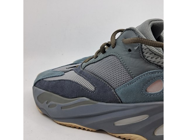Paar schoenen, maat 43 1/3, adidas, yeezy 700 fw2499 - afbeelding 6 van  10