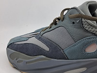 Paar schoenen, maat 43 1/3, adidas, yeezy 700 fw2499 - afbeelding 6 van  10