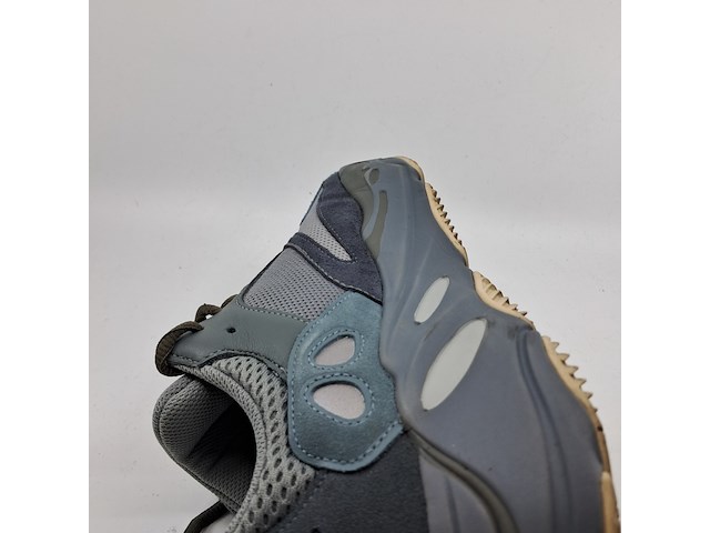 Paar schoenen, maat 43 1/3, adidas, yeezy 700 fw2499 - afbeelding 7 van  10