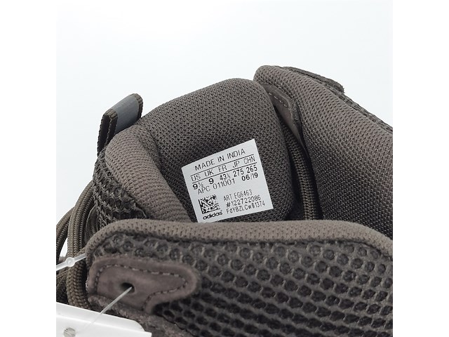 Paar schoenen, maat 43 1/3, adidas yeezy, eg6463 - afbeelding 9 van  12