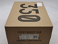 Paar schoenen, maat 44, adidas, yeezy 350 cp9654 - afbeelding 2 van  10