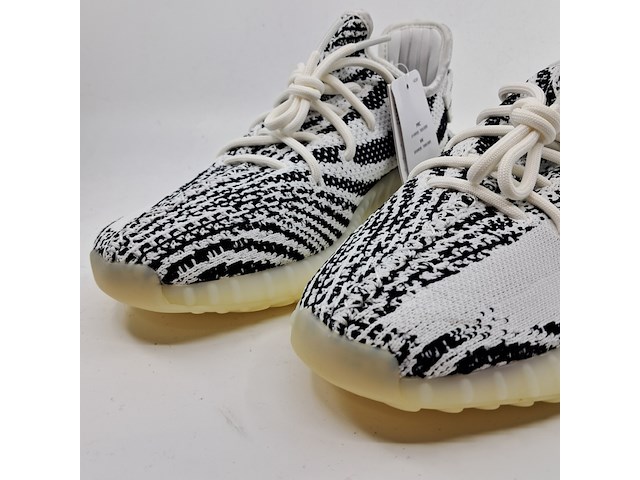 Paar schoenen, maat 44, adidas, yeezy 350 cp9654 - afbeelding 3 van  10