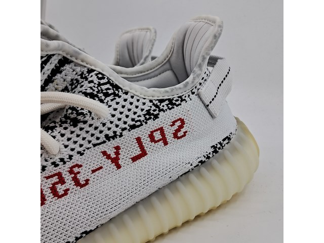Paar schoenen, maat 44, adidas, yeezy 350 cp9654 - afbeelding 4 van  10