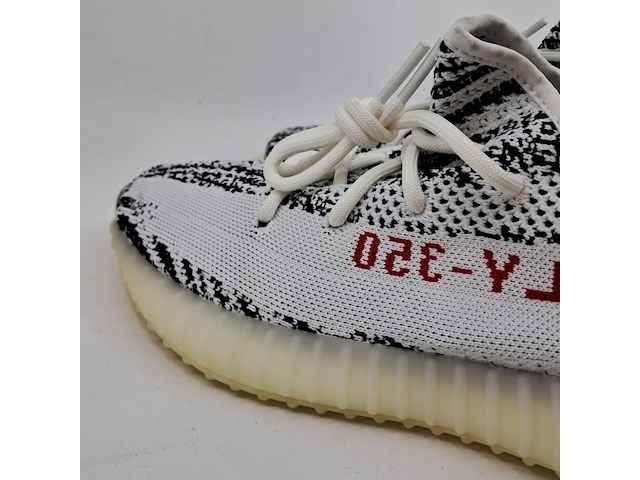 Paar schoenen, maat 44, adidas, yeezy 350 cp9654 - afbeelding 6 van  10