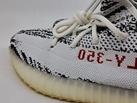 Paar schoenen, maat 44, adidas, yeezy 350 cp9654 - afbeelding 6 van  10
