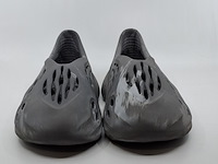 Paar schoenen, maat 8 (us), adidas yeezy, foam rnr - afbeelding 6 van  8