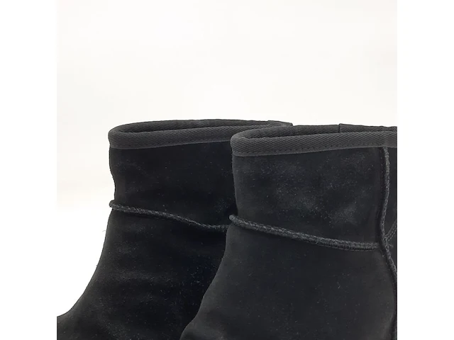 Paar schoenen, ugg - afbeelding 4 van  8