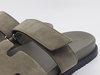 Paar slippers, hermes - afbeelding 5 van  10