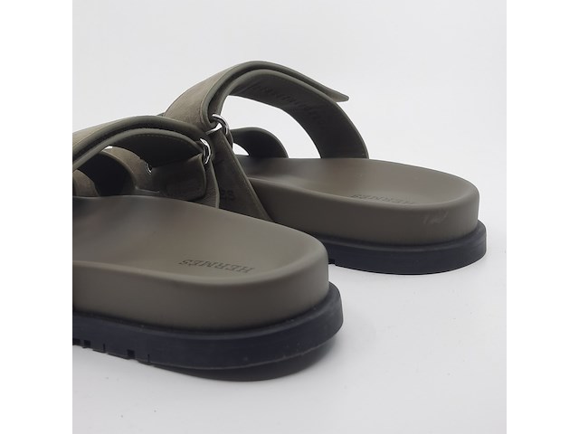 Paar slippers, hermes - afbeelding 7 van  10