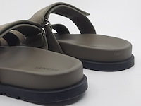 Paar slippers, hermes - afbeelding 7 van  10