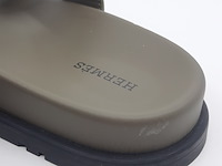 Paar slippers, hermes - afbeelding 9 van  10