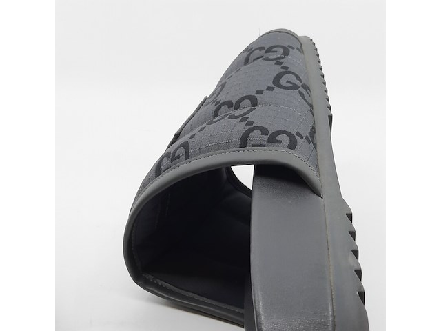 Paar slippers, maat 10, gucci, 771466 facte 1143 - afbeelding 2 van  12