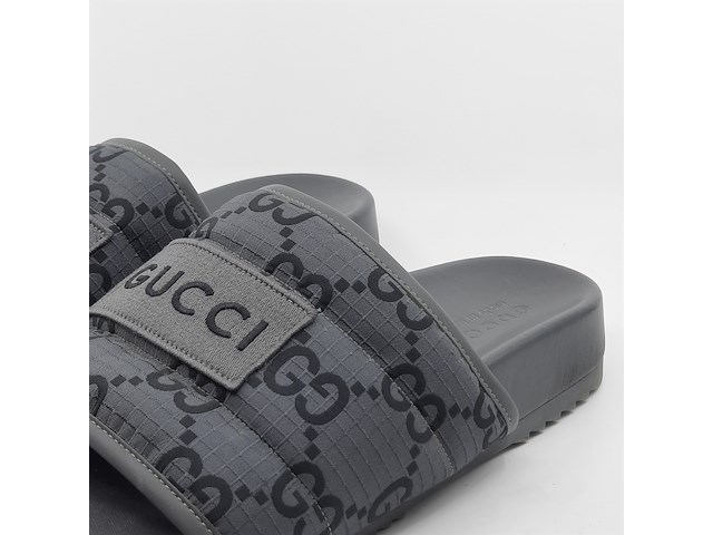 Paar slippers, maat 10, gucci, 771466 facte 1143 - afbeelding 7 van  12