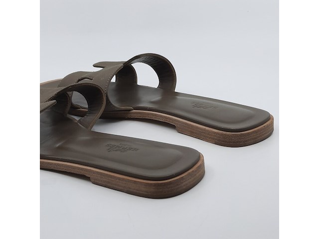 Paar slippers, maat 39, hermès, r0 202272z2303 - afbeelding 8 van  11
