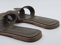 Paar slippers, maat 39, hermès, r0 202272z2303 - afbeelding 8 van  11