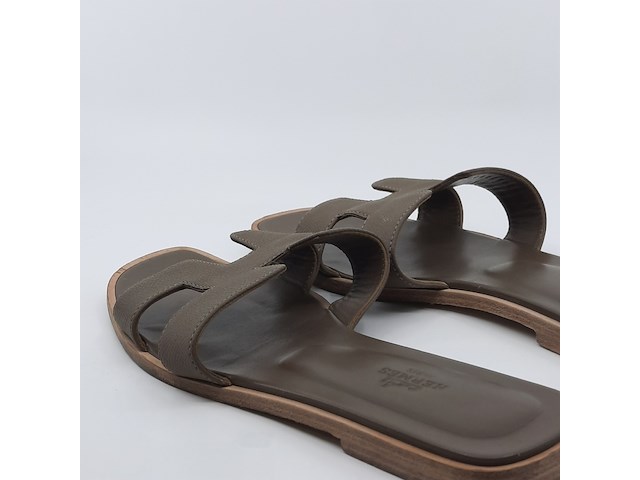 Paar slippers, maat 39, hermès, r0 202272z2303 - afbeelding 9 van  11
