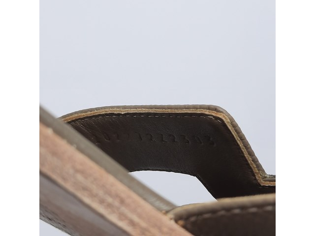 Paar slippers, maat 39, hermès, r0 202272z2303 - afbeelding 10 van  11