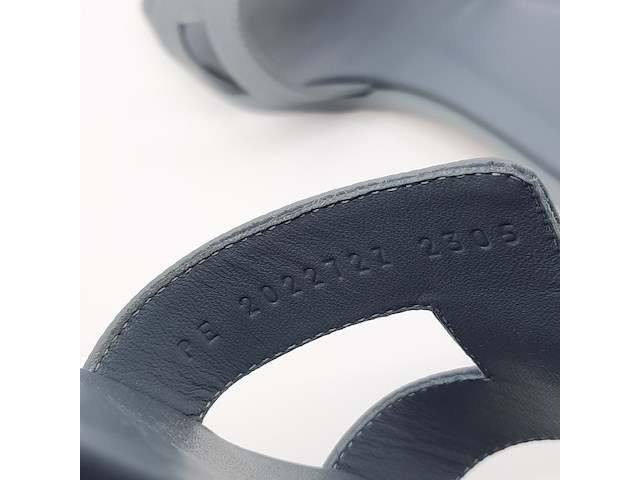 Paar slippers, maat 40, hermès - afbeelding 11 van  12