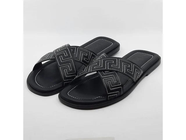 Paar slippers, maat 45, versace - afbeelding 1 van  11