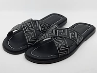 Paar slippers, maat 45, versace