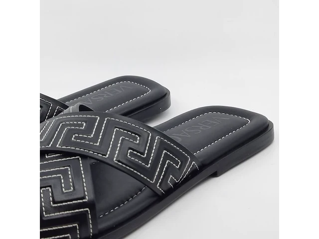 Paar slippers, maat 45, versace - afbeelding 6 van  11