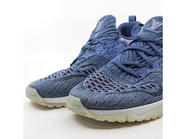 Paar sneakers, maat 10, louis vuitton - afbeelding 2 van  9